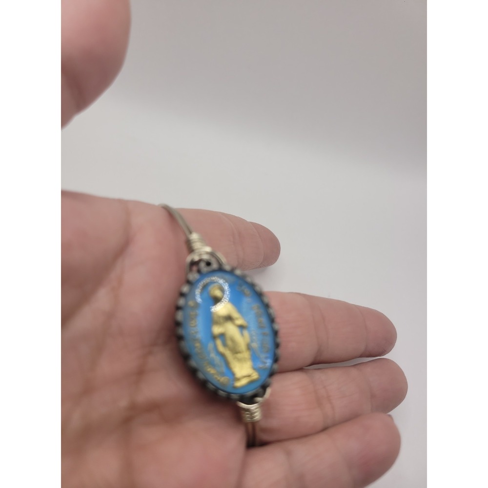Virgin Mary Medal Wire Bangle Bracelet Blue Gold Tone Religious Christian Bangle